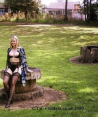 amateur-flashers-in-lingerie