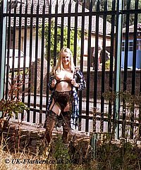 amateur-flashers-in-lingerie
